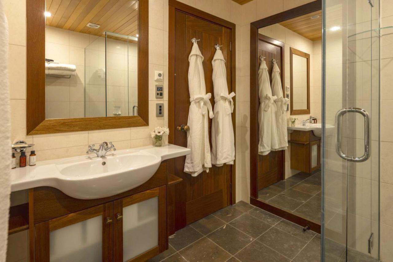 Cabot Lodge - Fiordland National Park Манапури Екстериор снимка