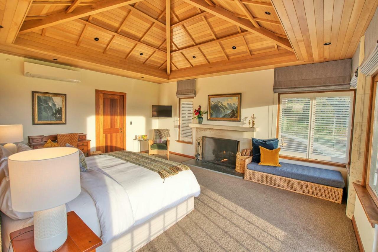 Cabot Lodge - Fiordland National Park Манапури Екстериор снимка